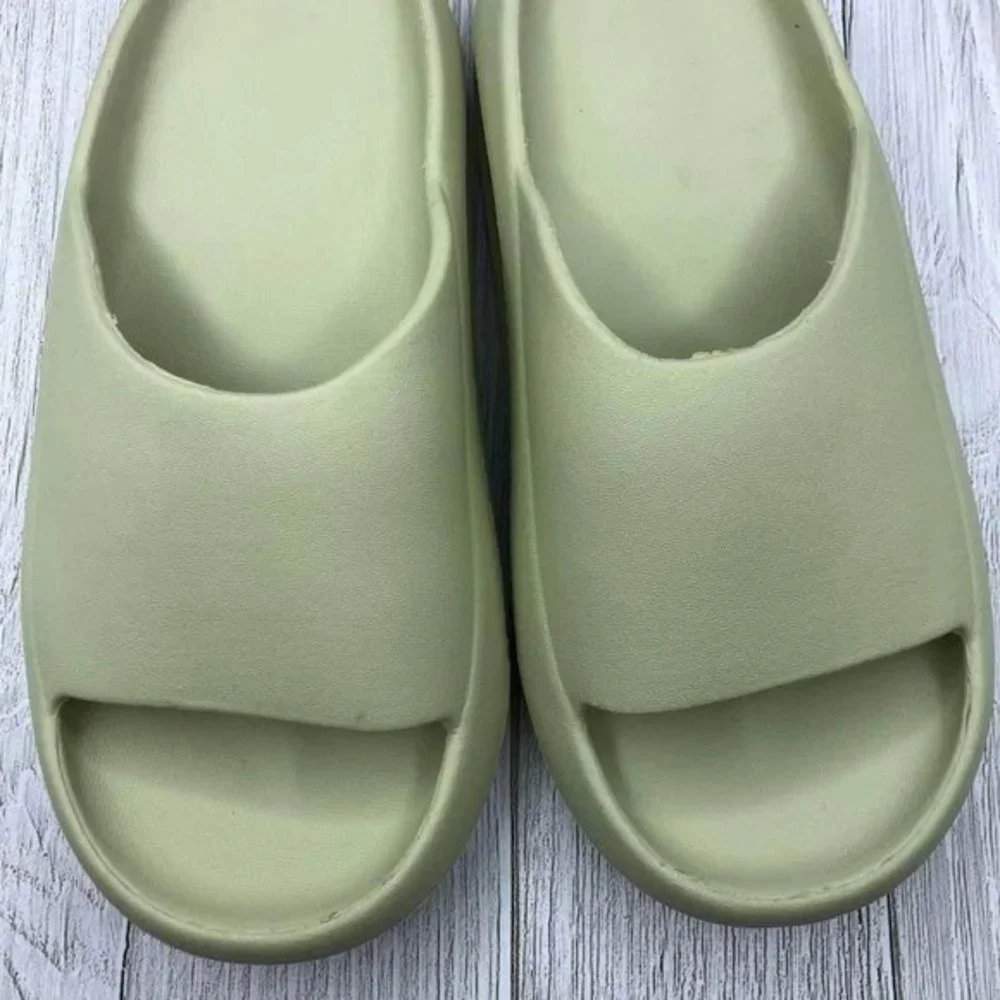 Womens Slides‎ Large 8.5-9 New Green Slipper Sandals Shower Shoes - Picture 2 of 5